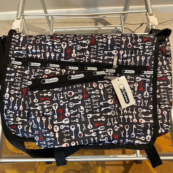 Lesportsac Messenger Bag NWT - Picture 1 of 4